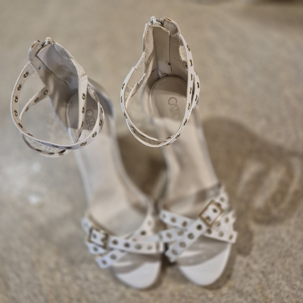 Ladies Size 7 M White Heels Women's - Picture 2 of 11